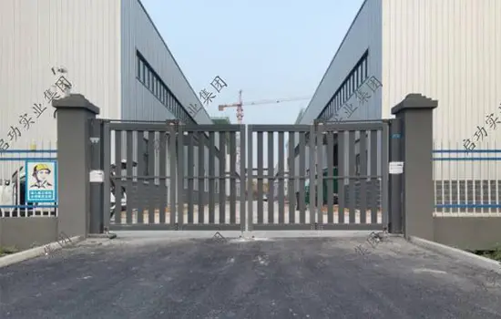 Aluminum Flowers Bi Folding Trackless Gate Qigong Boom Barrier